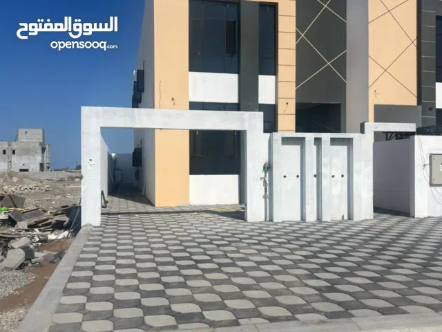 للبيع فيلا جديده المعبيله 8 خلف الجامعه الالمانية تصلح للاستثمار