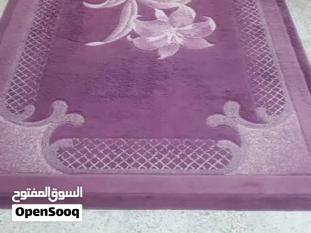 نوعين مختلفين من  السجاد  مستخدم نظيف