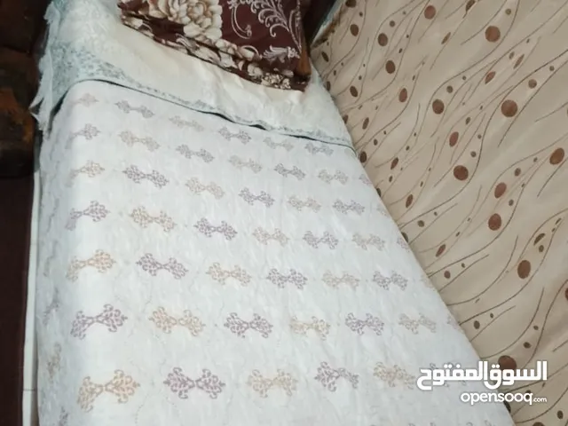 خزانة +تخت مفرد +تواليت للبيع بسعر مغري