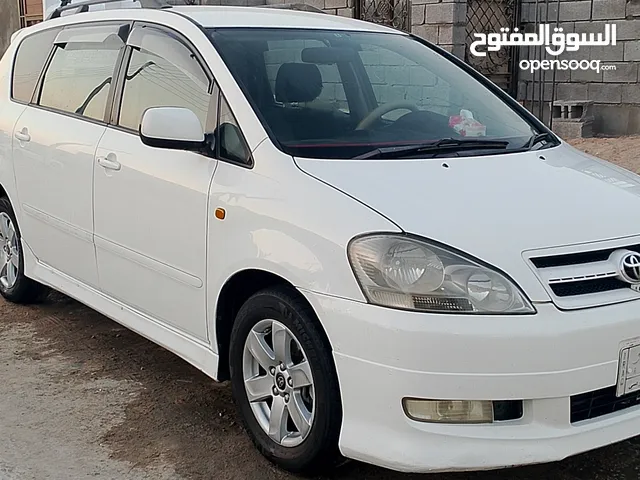 تويوتا ابسوم للبيع موديل 2002