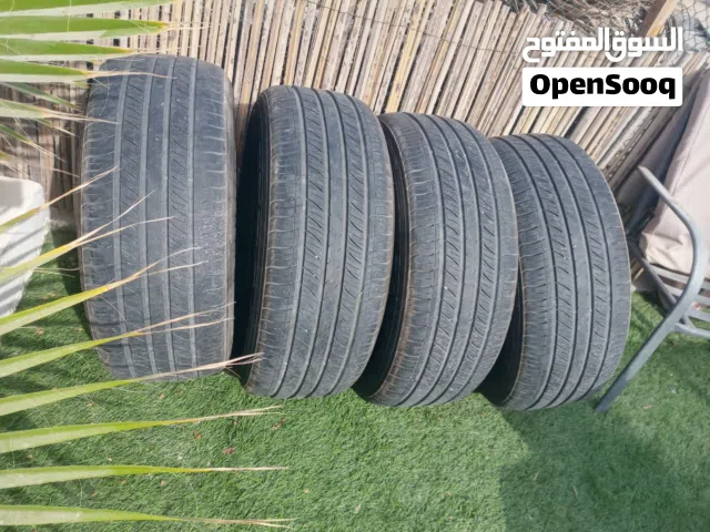 تواير امريكية سياراة فورويل مقاس 285/65R17 استخدام سنة فقط