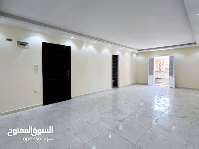 145 m2 3 Bedrooms Apartments for Sale in Alexandria Bolkly