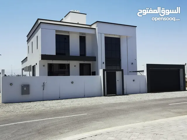 للباحثين عن الحداثة فيلا مستقلة للبيع بلمسات فنية