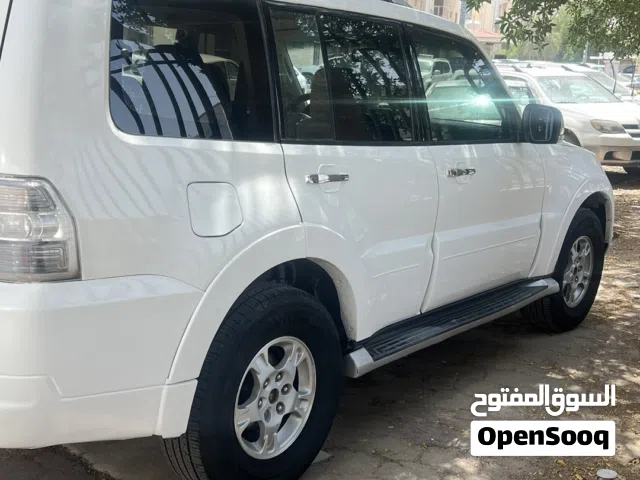 2012 ميتسوبيشي باجيرو GLS