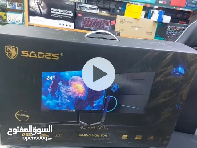 شاشة قيمنق جديدة فقط فكيتها من كرتون و عندي ب مخزن
