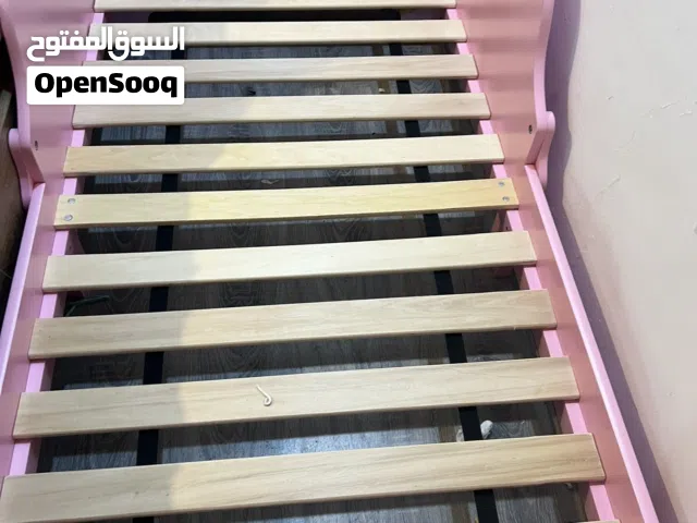 سرير اطفال للبيع حالته جيدة
