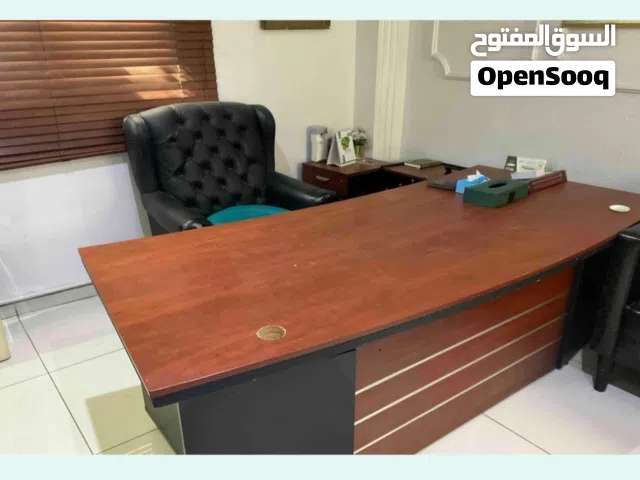 للبيع مكتب وملحقاته مستعمل بحالة ممتازه