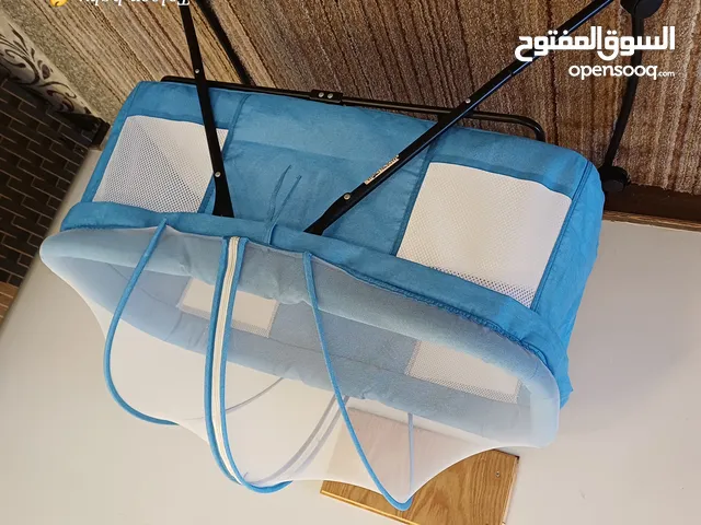 تخت أطفال من امازون بحال الجديد تماما