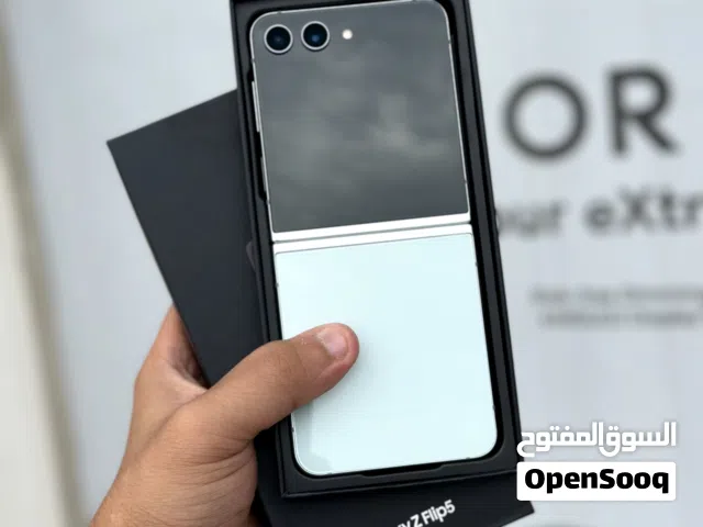 بأقل سعر : Samsung Z flip 5 256gb هاتف بحالة الوكالة بدون اي شموخ أو مشاكل مع ضمان و ملحقات لا يفوتك