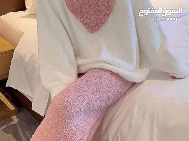 بجامه صوف مريحه واسعه ملمس ناعم  مقاس L لارج متوفر حبه فقط صنعاء ويوجد توصيل ايضا للمحافظات