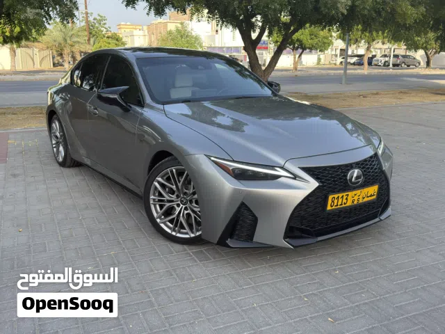 2022 لكزس IS Standard
