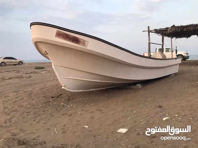 قارب للبيع