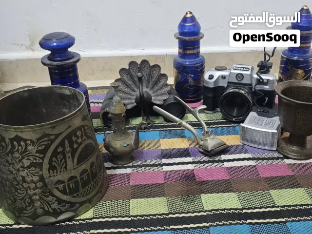 مقتنيات قديمة جدآ وبحالة جيدة
