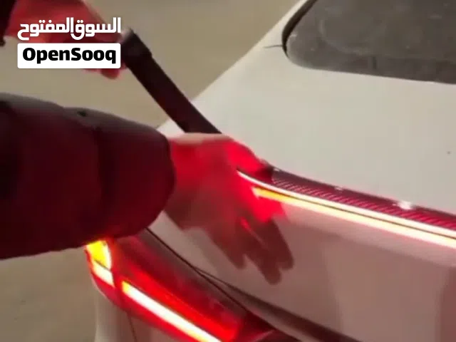 سبويلر LED مرن بتصميم كربون فايبر فاخر يركّب على أي سيارة بدون أدوات معقدة الطول 125سم