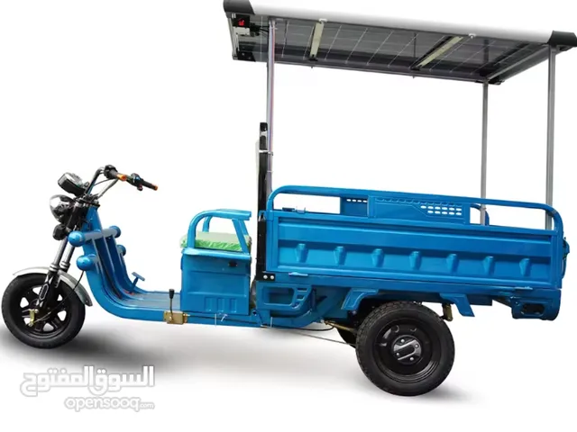 Electric cargo scooter solar powered