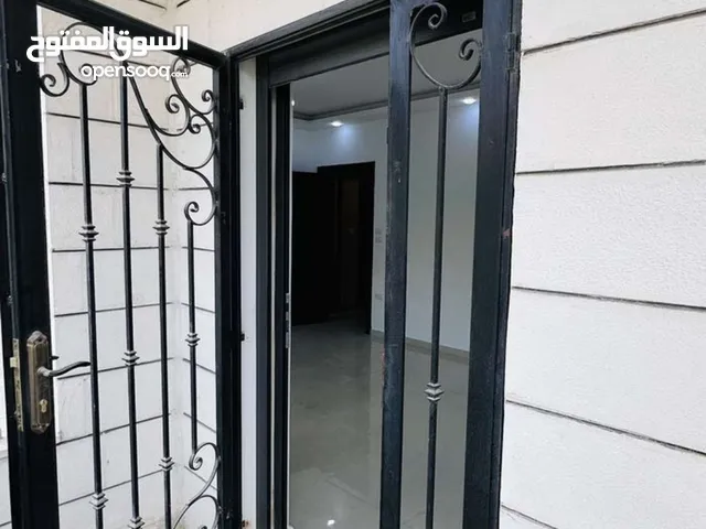 من المالك مباشرة:شقة ارضي بدون تراس 150 م اطلالة خلابة على شارع الأردن