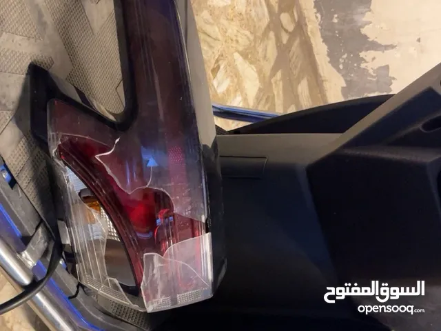 بك لايت خلفي تيوتا سيينا شغال فقط الزجاجه مكسوره للبيع