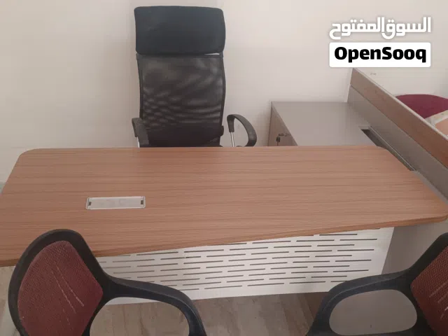 مكتب مع 3كراسي