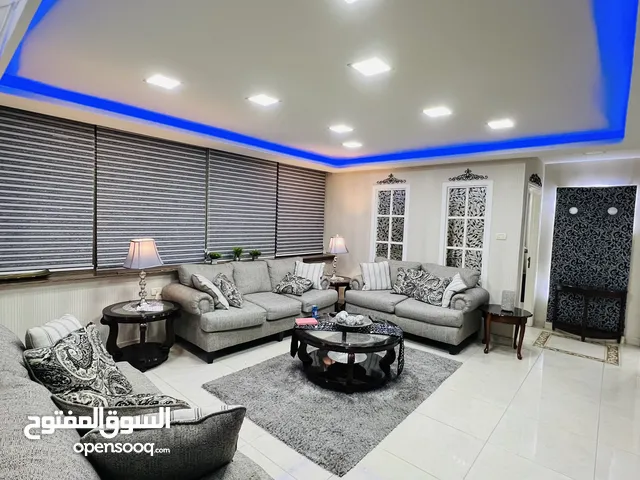 شقه فاخره جداً ومميزه مفروش للايجار الجبيهه الريان
