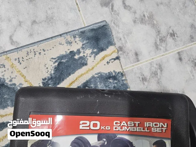 دامبلز 20 كيلو .عدد 2 بار مو واحد.  اثقال 20 كيلو مع شنطتهم جديده. اتصل واتساب  او  عادي