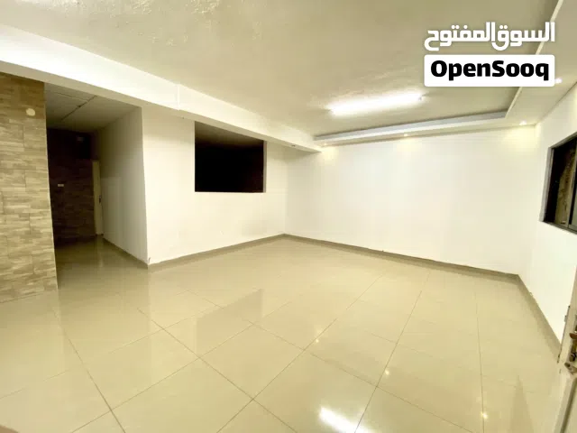 شقة تصلح للسكن او مستودع للتخزين في جبل الزهور