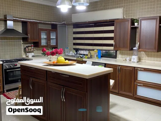 شقه كبيره غير مفروشه للايجار 4 غرف نوم الراهبات قرب كلية الطب