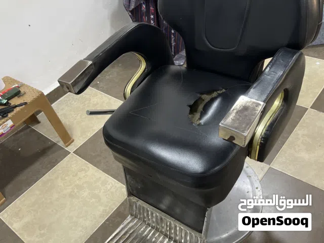 كرسي حلاقة رجالي مستعمل بحاله جيده جدا