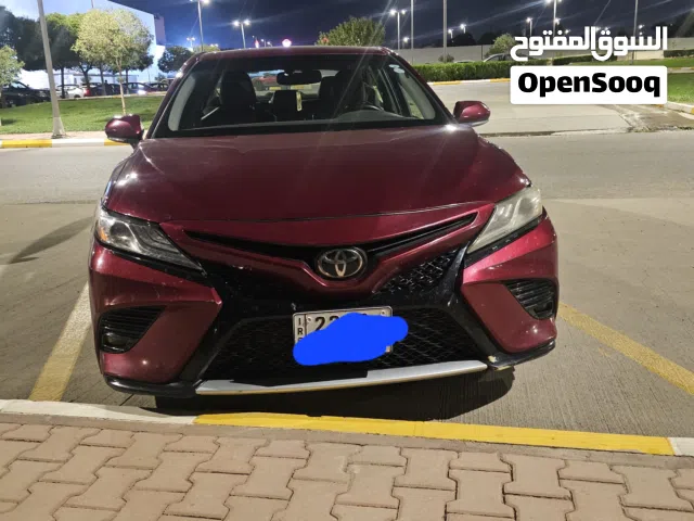 كامري امريكي XLE 2018 بدون حادث وارد سرقه فتح قطعه واحده فقط جامرلغ الامامي جهة السائق ماشية 55 ميل