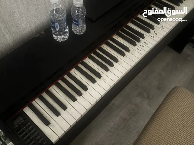 بيانو مستعمل للبيع من ايراكي بيانو بيانو سليم فقط فيه حقرقه بسيطه
