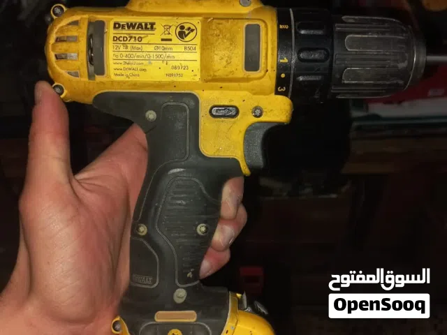 دريل  مع كامل معداته في حالة ممتازة  DeWalt