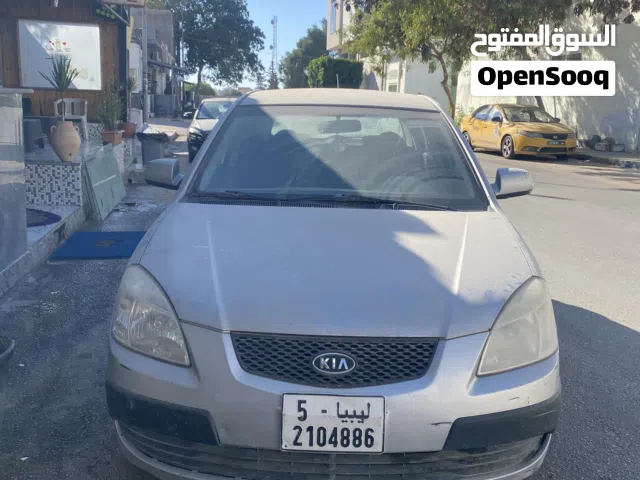 2008 كيا ريو Standard