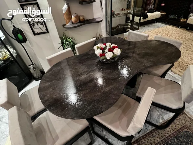 طاولة طعام مودرن قياس 8 كراسي خشب وحديد اسفنج ضغط عالي مع 3 رفوف جداريه خشب