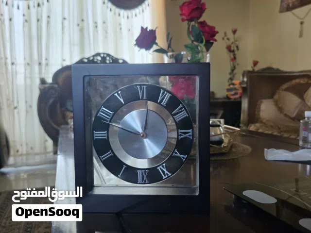 ساعه بأرقام يونانيه