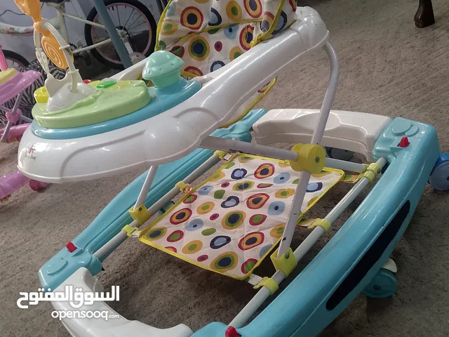 كراجة مشي مع هزاز للأطفال بلونها المناسب وسعرها اللطيف