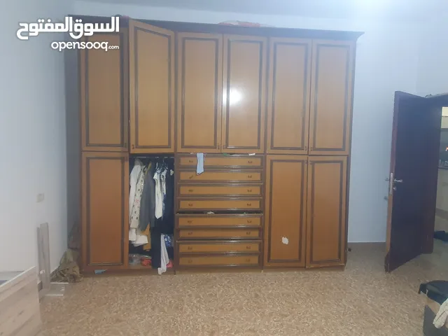 دولاب ملابس مستعمل بحاله جيده