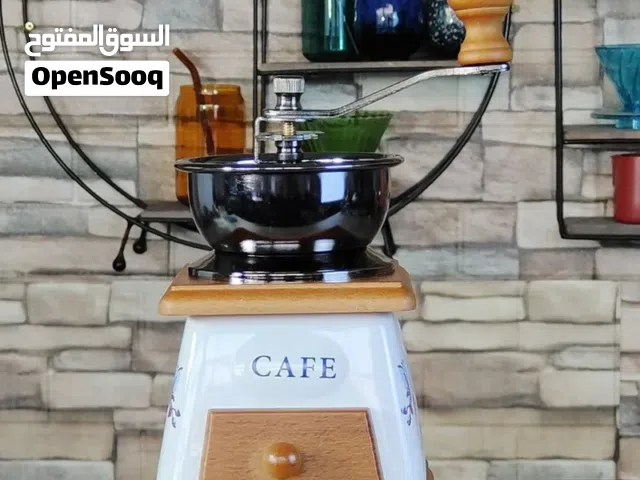 مطحنة كلاسيك قديم يدوية للقهوة والتوابل صغيرة الحجم وانيقة