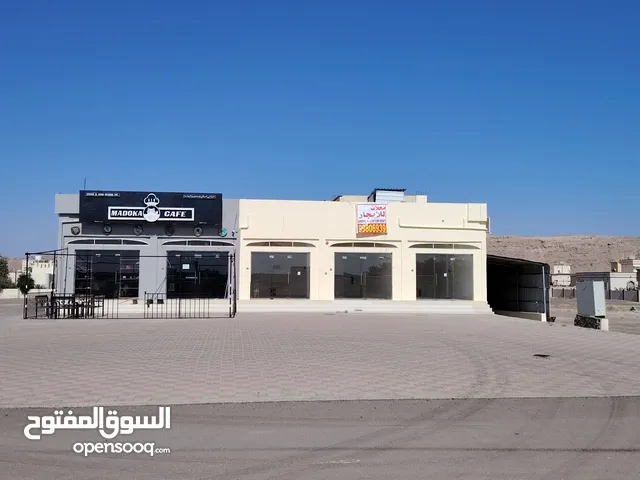 محلات كبيرة رقم 1 للإيجار عبري /العينين