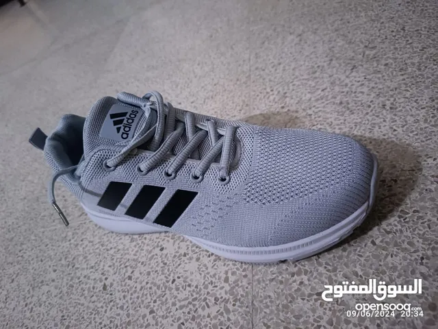 44.5 Sport Shoes in Homs