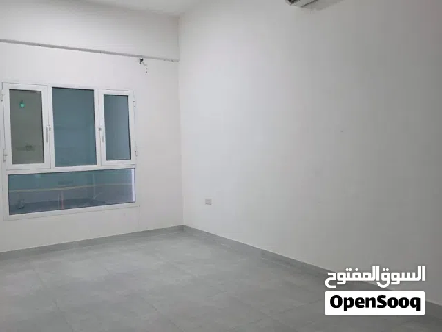 شقة في الخوض السادسة