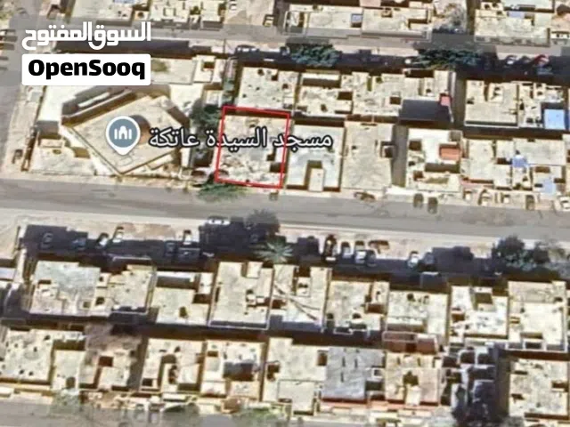 فيلا على الرئيسي في شبنه الصغيره شارع المطبات بجوار مسجد السيدة عاتكة دورين 6 شقق و 3 محلات