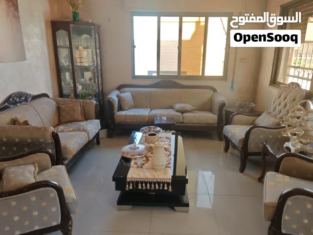 كنب غرفة ضيوف مع طاولة  وطاولة سفره مستعمل نظيف للبيع