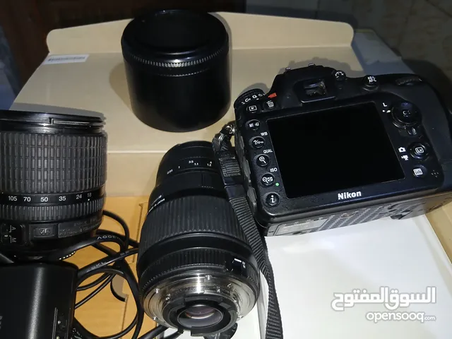 نيكون 7100D مستخدم قليل كل الملحقات موجودة بالصوره زوم 70-300 مع الزوم الاصلي