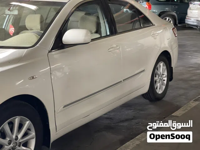 للبيع كامري موديل 2010 GL لون ابيض صدفي