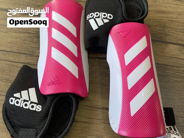 كسارة قدم adidas مقاس ولادي لكرة القدم..