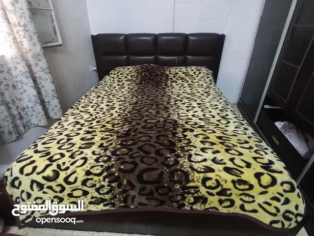 بصلاة على النبي غرفة نوم خشب ماليزي ثقيل كثير بحاجة صيانة بسيطة للييع من الفرشة