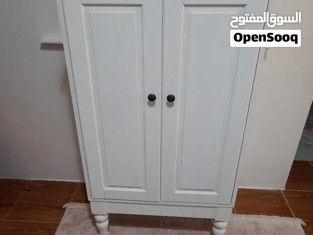 دولاب صغير لون ابيض من ايكيا نفس الحاله