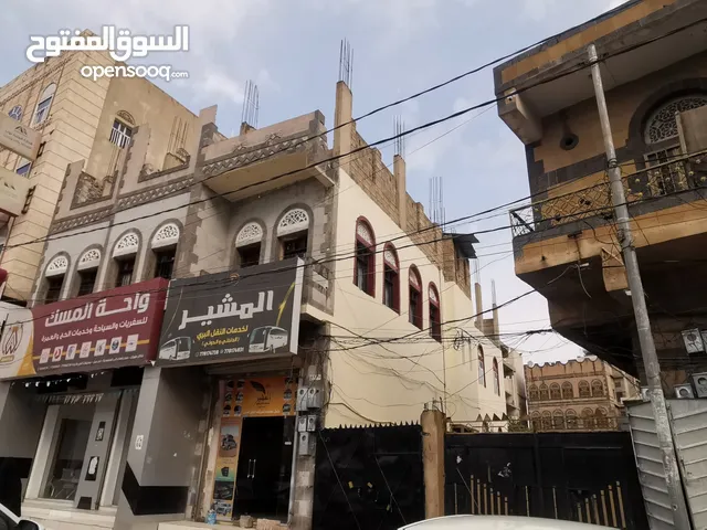 عماره تجاريه 6ونص على شارع الستين جهة شارع تعز