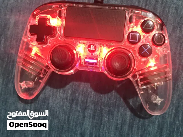 وحدة تحكم بلاستيشن 4 و 5 بحالة ممتازة