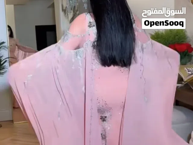 فستان سهرة فاخر للمصممة هدى بداي للبيع