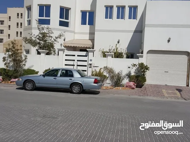 400 m2 More than 6 bedrooms Villa for Rent in Muharraq Galaly